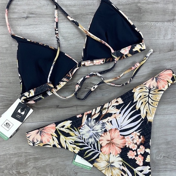 ☀️RIP CURL☀️ PARADISE CALLING
PARADISE CALLING CHEEKY BIKINI SET - Picture 6 of 13